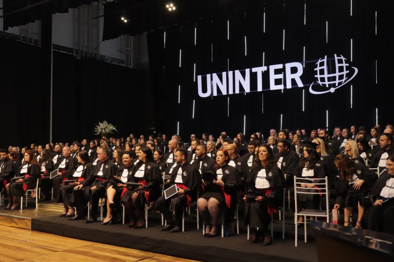 Uninter celebra a colação de grau de quase 200 formandos UNINTER NOTÍCIAS